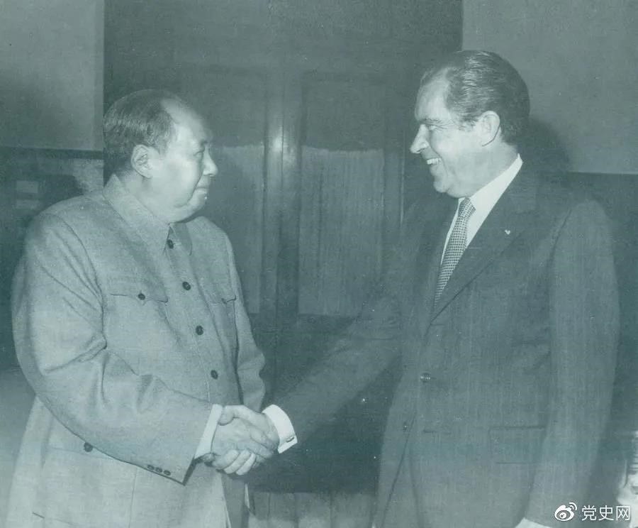 1972年2月21日，毛泽东主席会见美国总统理查德·尼克松。